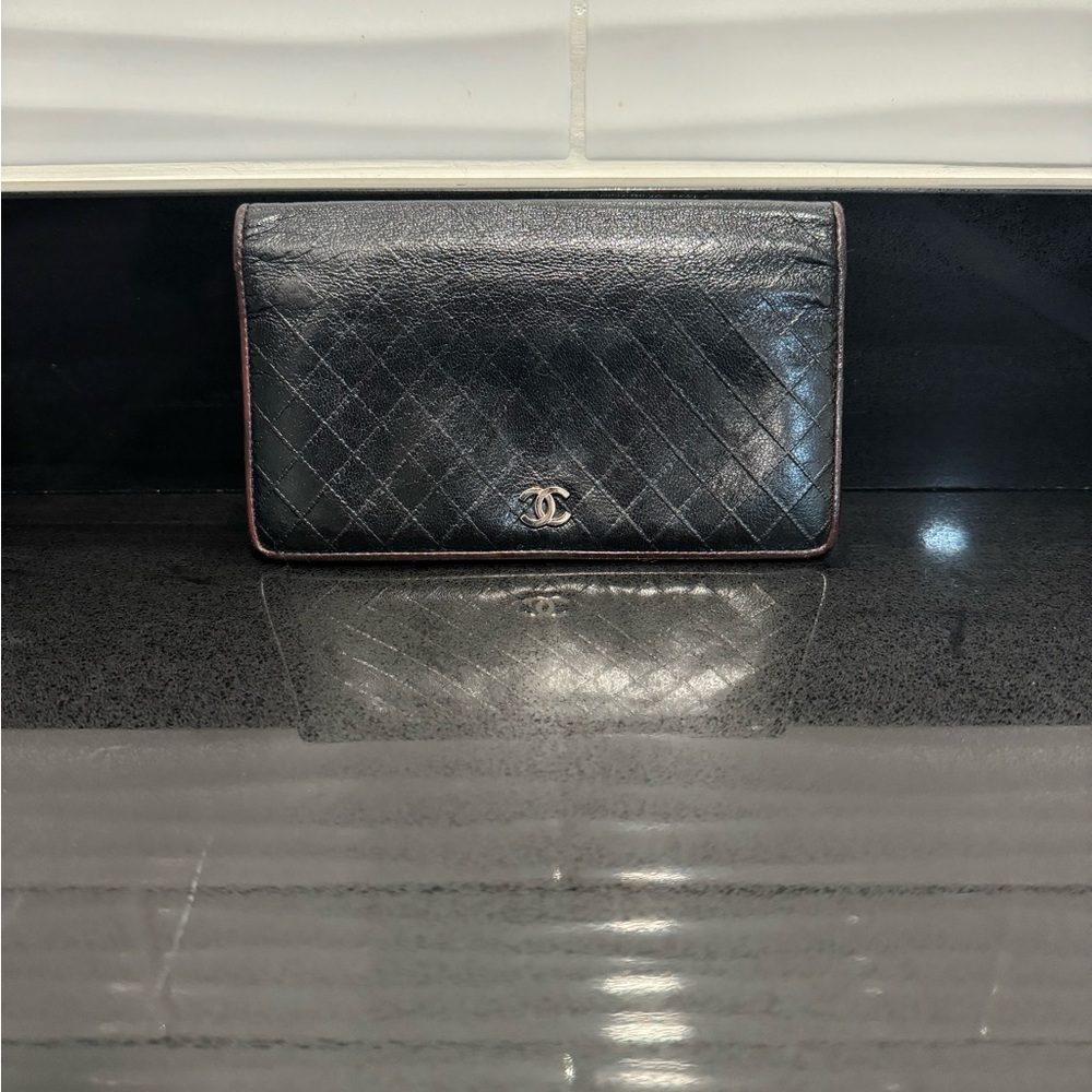 CHANEL Authentic Black Quilted Leather Bifold Matelasse Wallet Silver CC